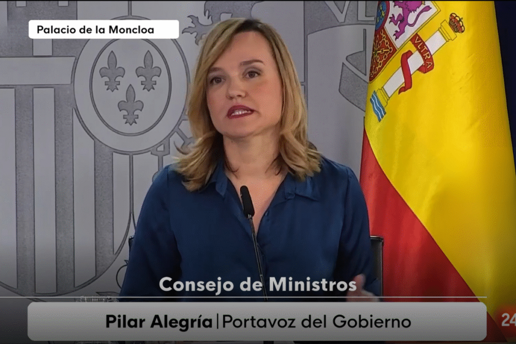 Aplazamiento VeriFactu a 2027: Nuevas Fechas y Guía Oficial 2 Aplazamiento VeriFactu. Calendario fiscal 2027 marcando las nuevas fechas de entrada en vigor de VeriFactu para autónomos y empresas tras el aplazamiento.